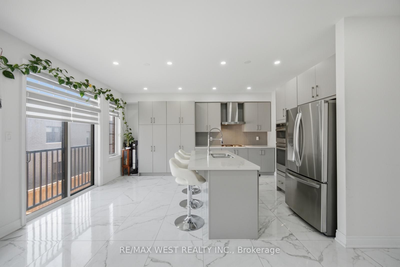16 Great Railway Court • Vaughan, ON photo 4