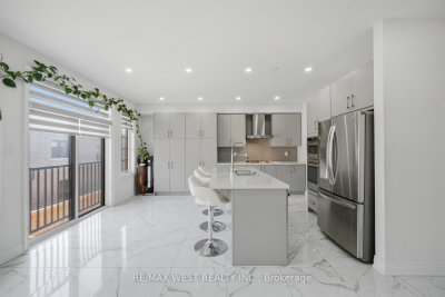 16 Great Railway Court • Vaughan, ON photo 4