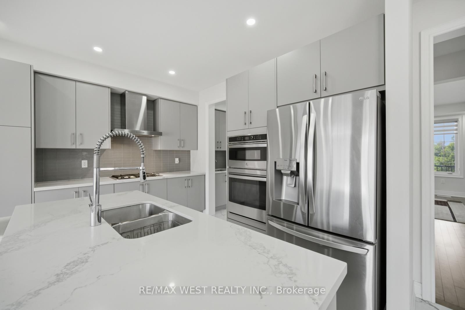 16 Great Railway Court • Vaughan, ON photo 5