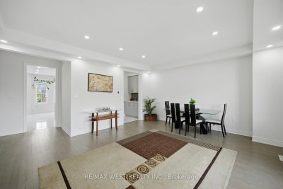 16 Great Railway Court • Vaughan, ON photo 9