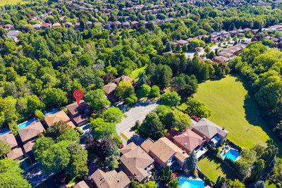 16 Ravencliffe Road • Markham, ON photo 2