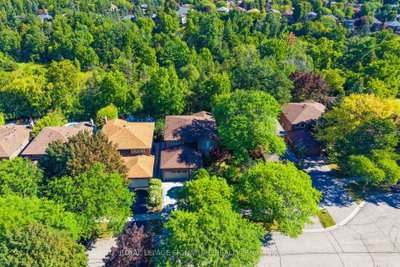 16 Ravencliffe Road • Markham, ON photo 4