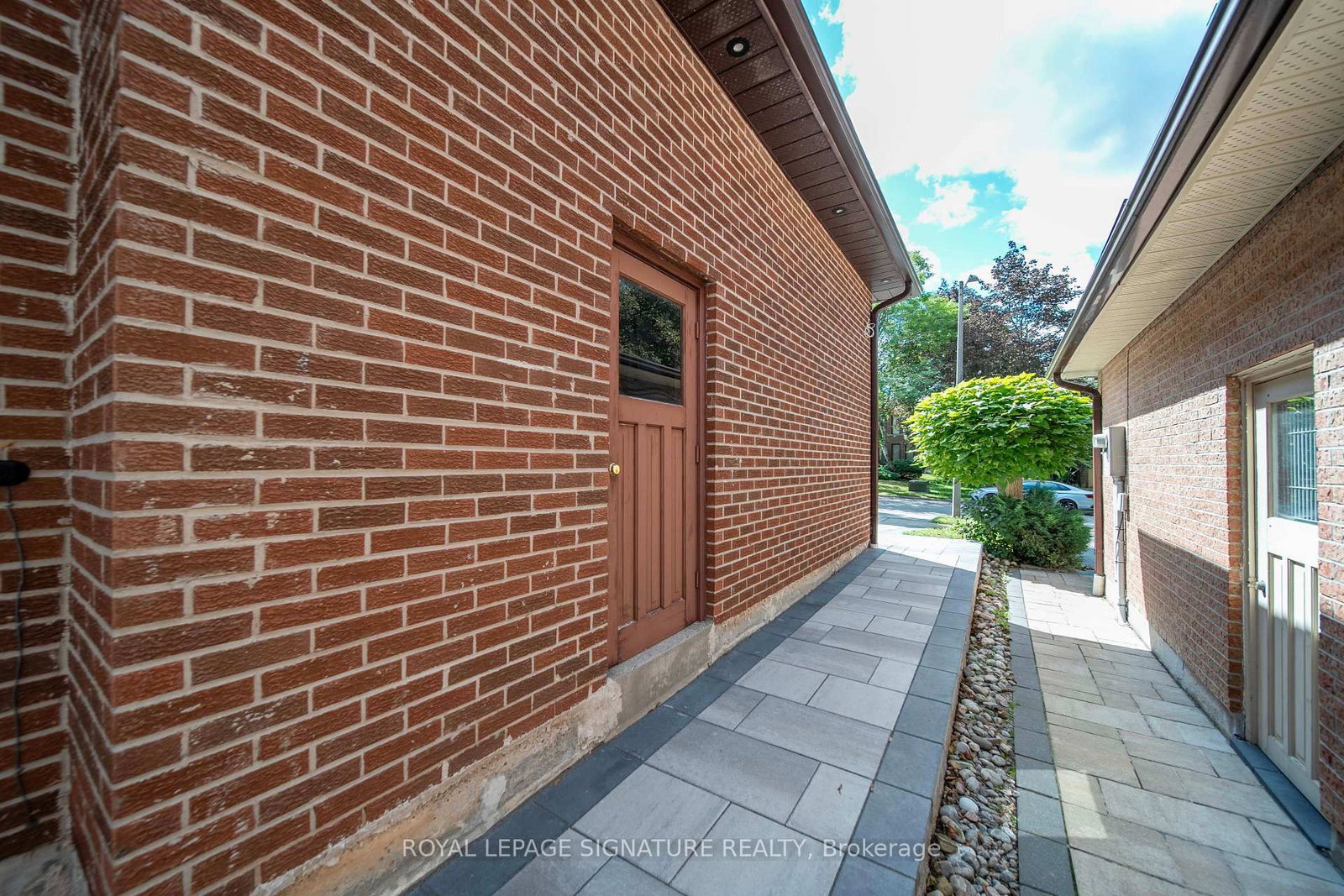 16 Ravencliffe Road • Markham, ON photo 44