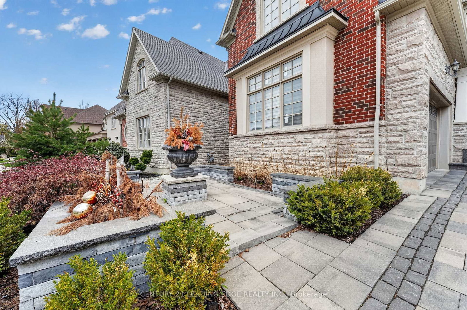 33 Stollery Pond Crescent • Markham, ON photo 3