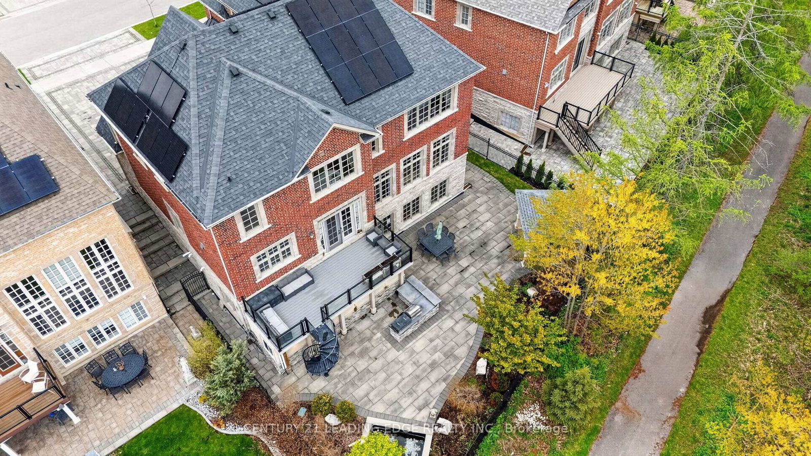 33 Stollery Pond Crescent • Markham, ON photo 5