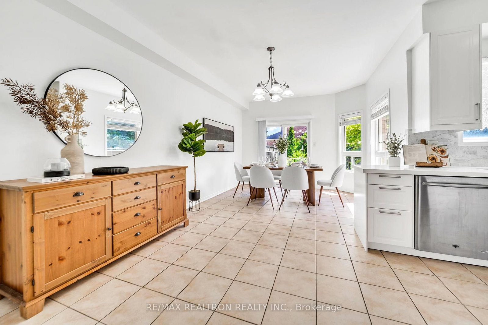 19 Naughton Drive • Richmond Hill, ON photo 12
