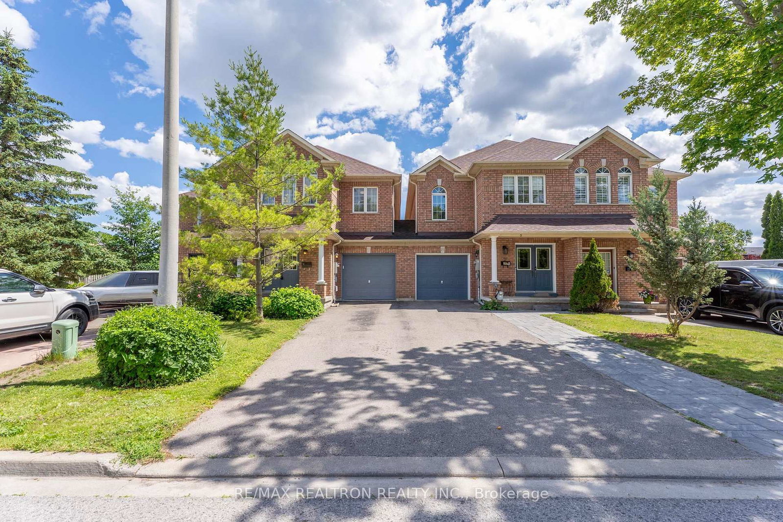 19 Naughton Drive • Richmond Hill, ON photo 5