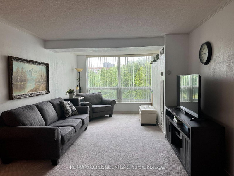 221 - 326 Major Mackenzie Drive E
