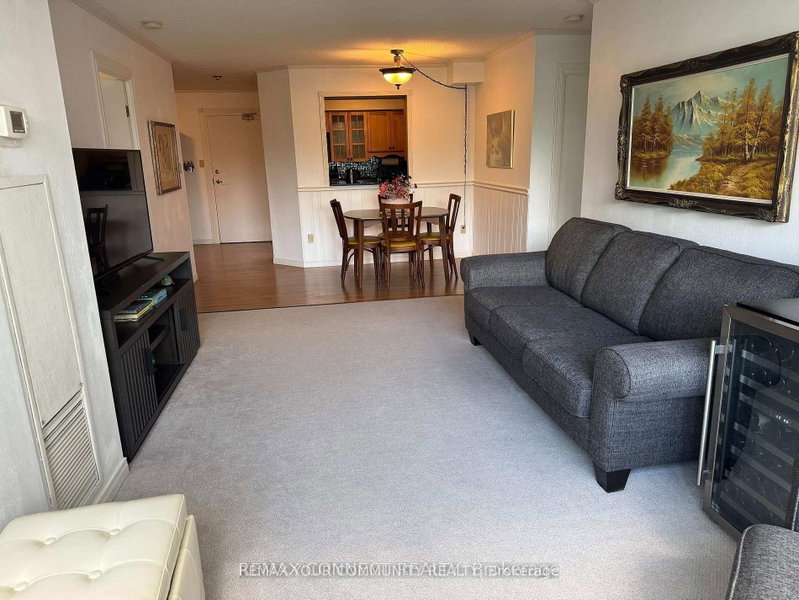 221 - 326 Major Mackenzie Drive E