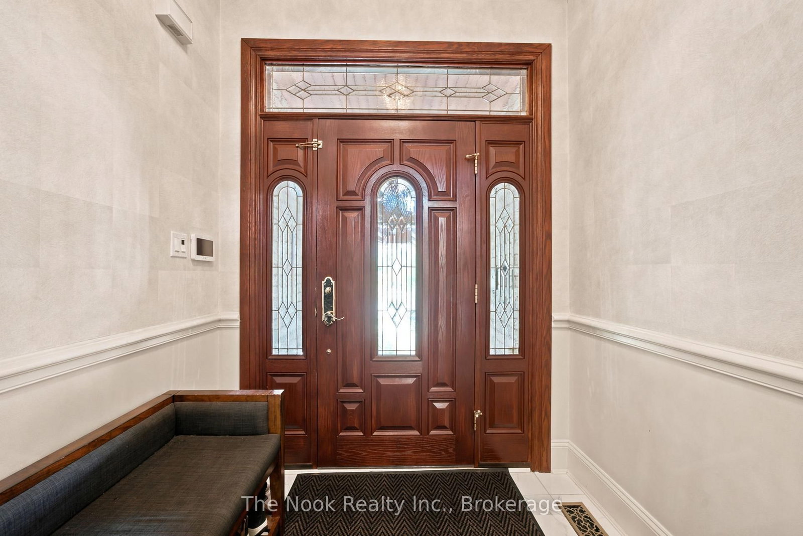 1018 Lockwood Circle • Newmarket, ON photo 5