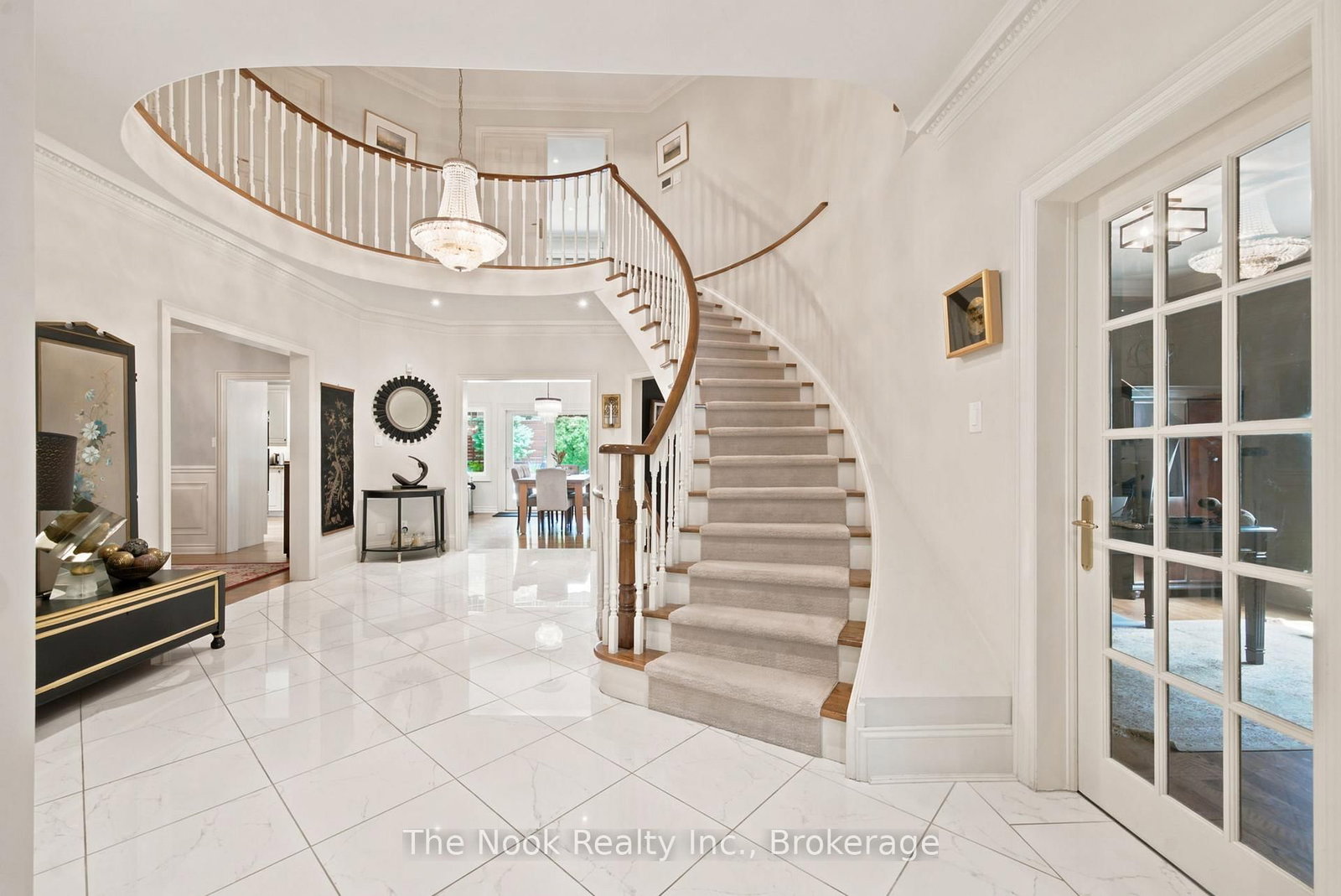 1018 Lockwood Circle • Newmarket, ON photo 6