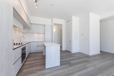 11 David Eyer Road • #1503 • Richmond Hill, ON photo 6