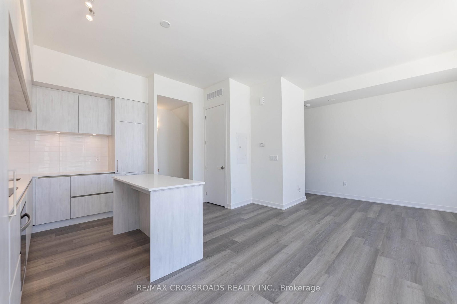 11 David Eyer Road • #1503 • Richmond Hill, ON photo 8