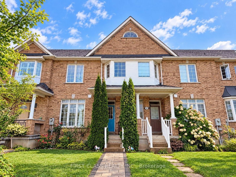 8 Catalina Crescent