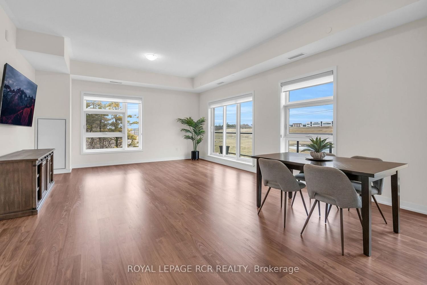 555 William Graham Drive • #413 • Aurora, ON photo 8