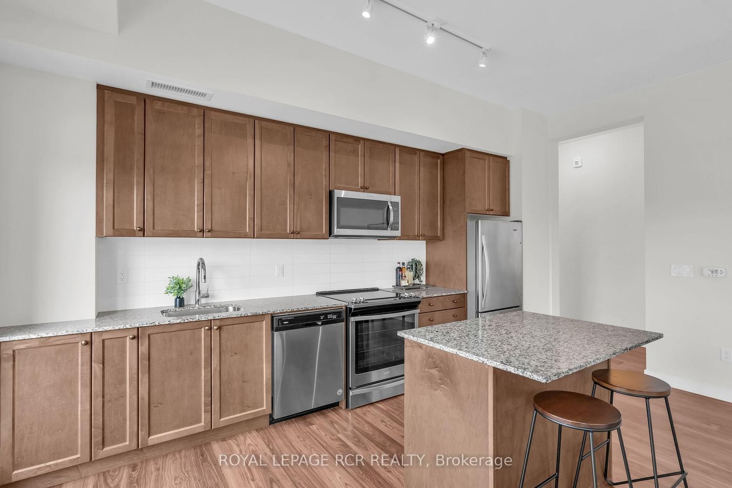555 William Graham Drive • #413 • Aurora, ON photo 9