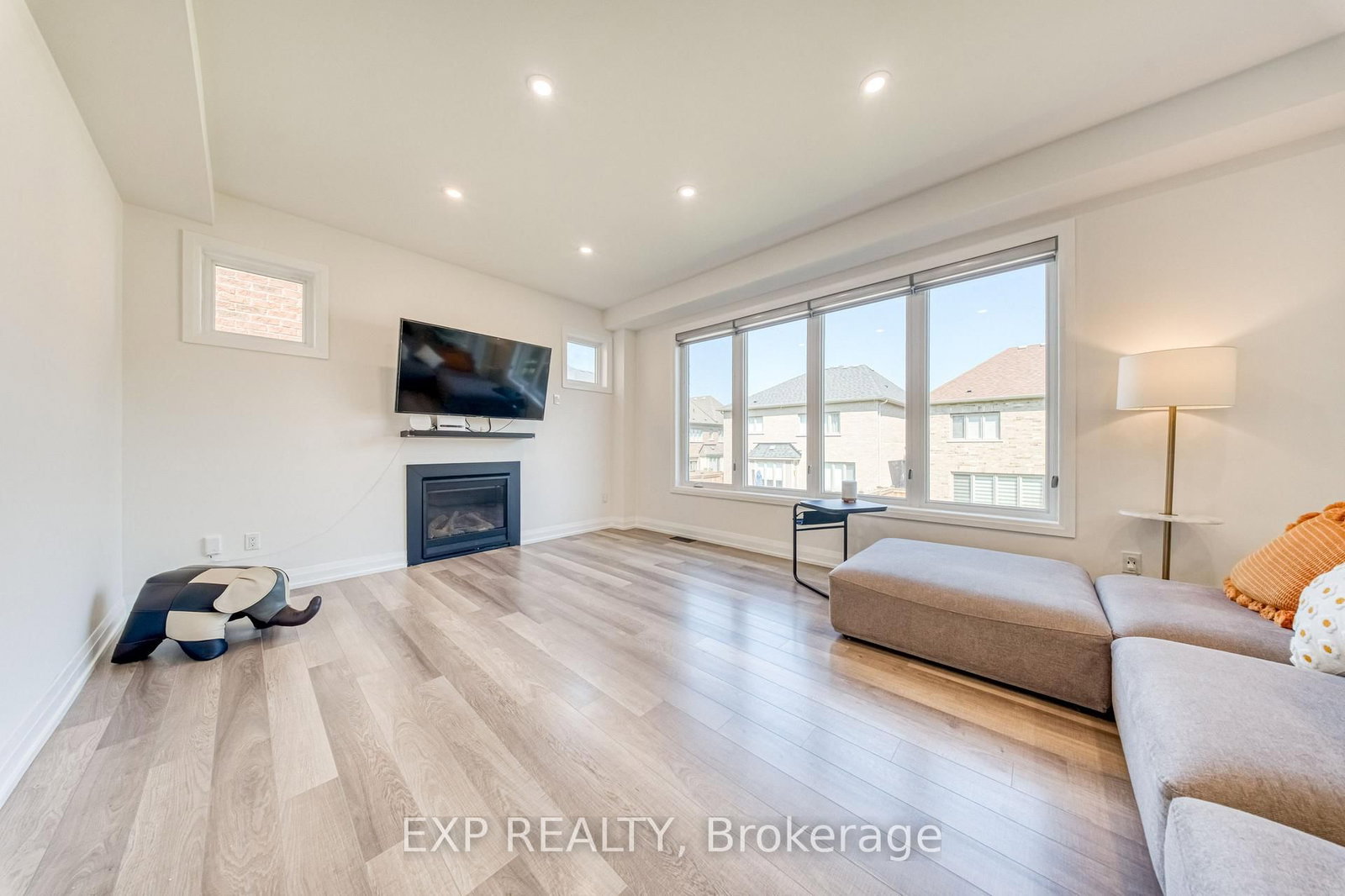 8 Prosperity Way • East Gwillimbury, ON photo 12