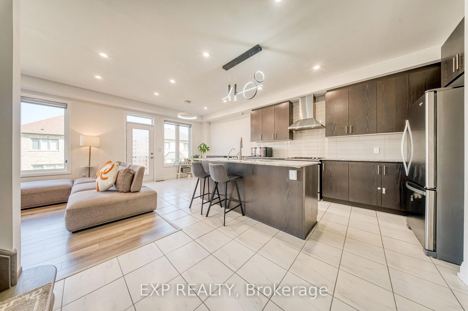 8 Prosperity Way • East Gwillimbury, ON photo 6