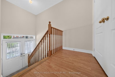 35 Matthewson Avenue • Bradford West Gwillimbury, ON photo 4