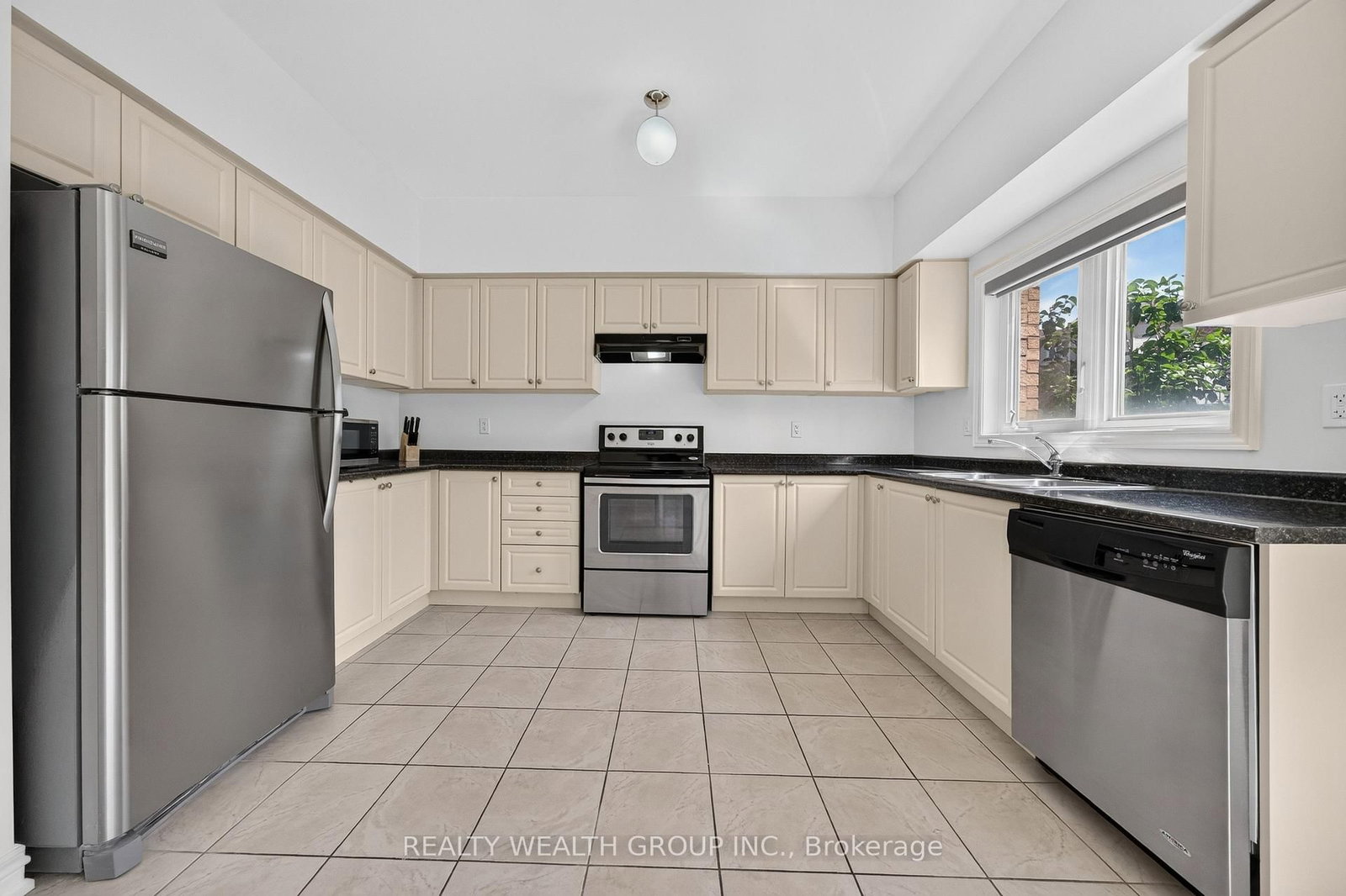 35 Matthewson Avenue • Bradford West Gwillimbury, ON photo 8