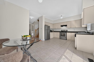 35 Matthewson Avenue • Bradford West Gwillimbury, ON photo 9