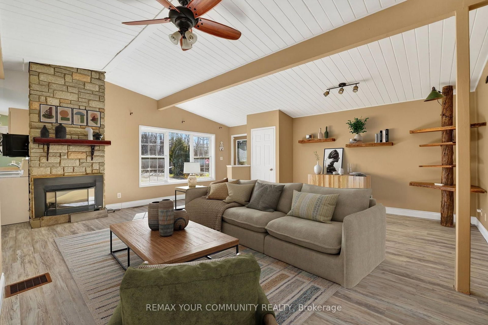 3816 30th Side Road • Innisfil, ON photo 4