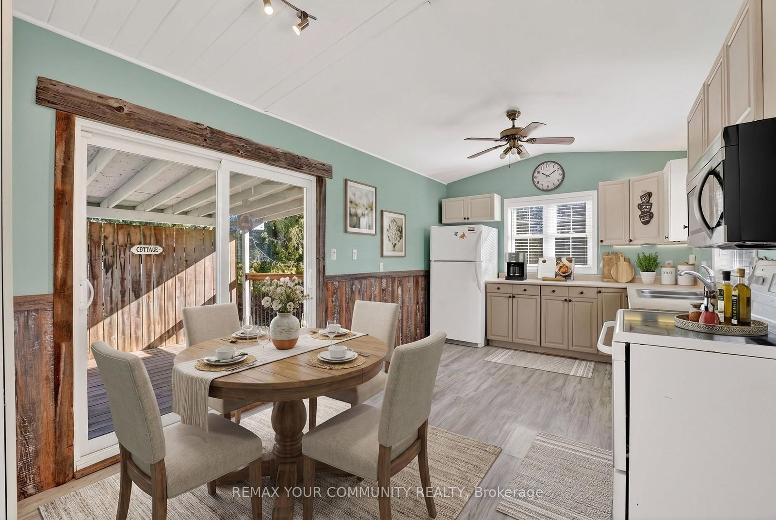 3816 30th Side Road • Innisfil, ON photo 8