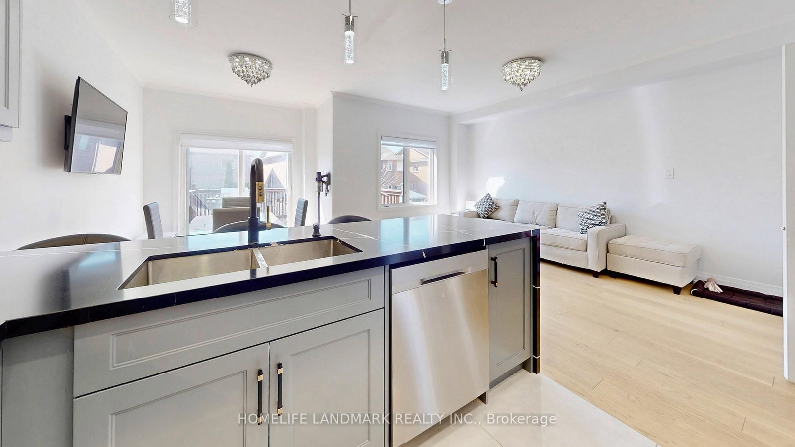 32 Arco Circle • Vaughan, ON photo 10