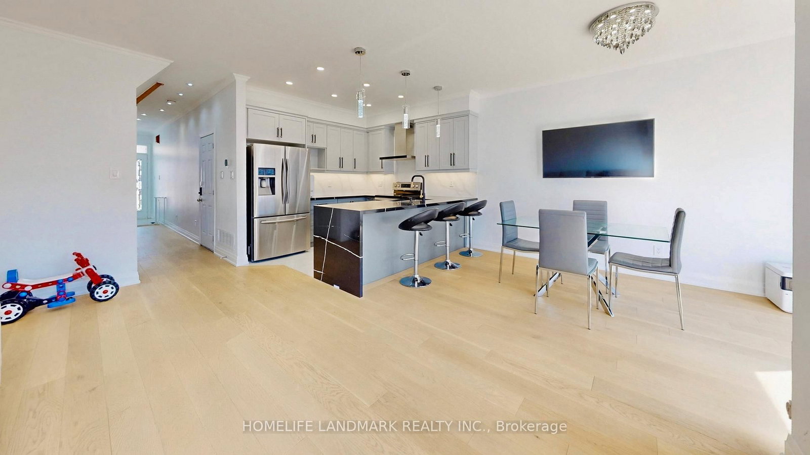 32 Arco Circle • Vaughan, ON photo 9