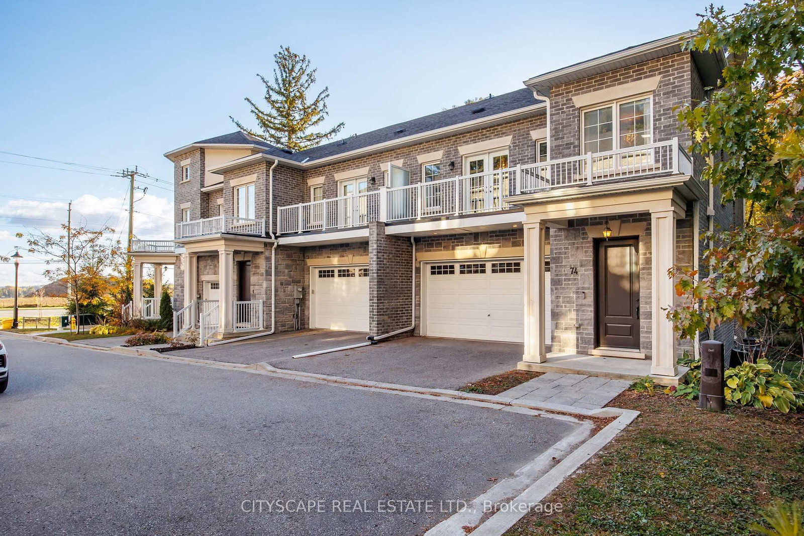 74 Old Bloomington Road • Aurora, ON photo 2