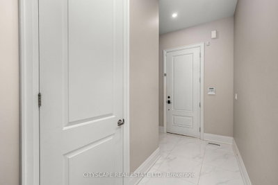 74 Old Bloomington Road • Aurora, ON photo 4
