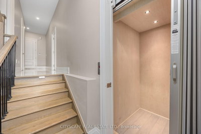 74 Old Bloomington Road • Aurora, ON photo 5