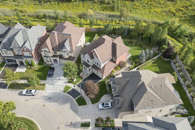76 Vines Place