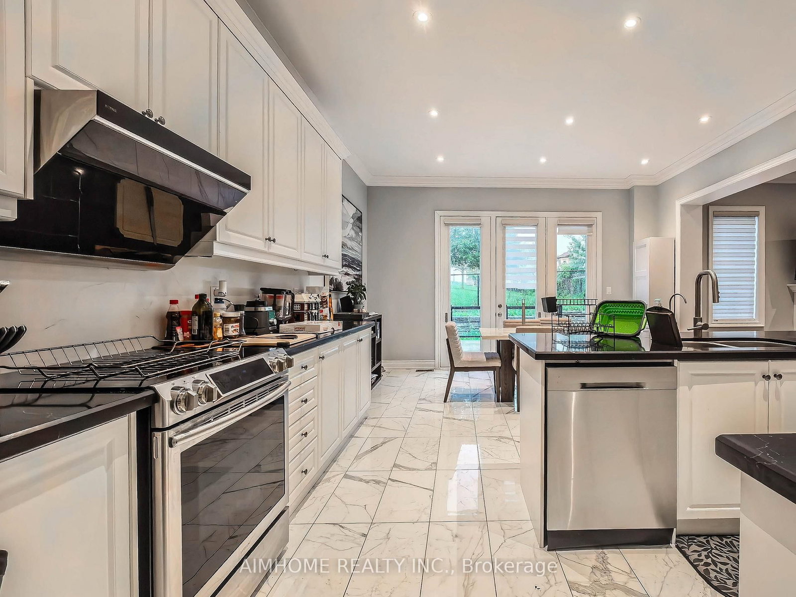 706 Harry Douglas Street • Newmarket, ON photo 11