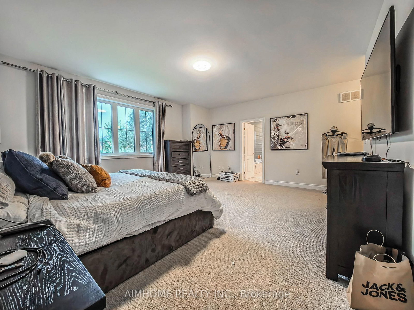 706 Harry Douglas Street • Newmarket, ON photo 22