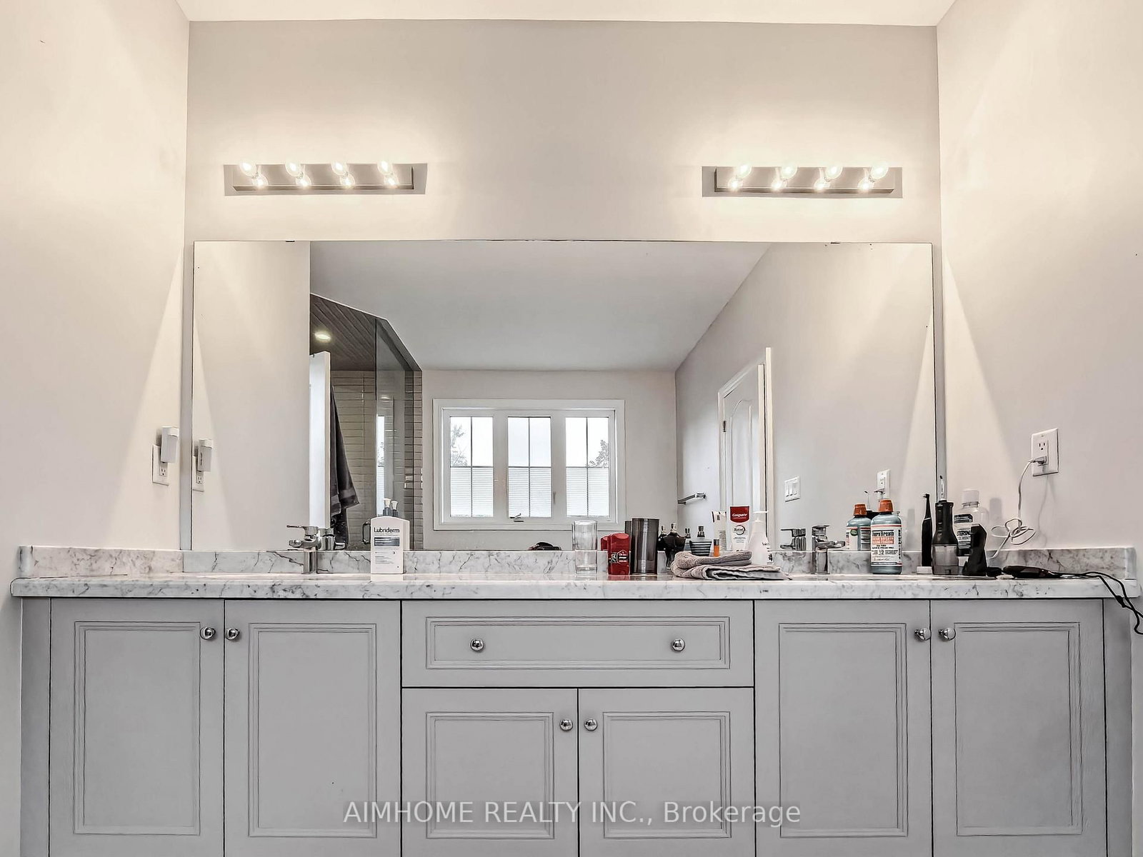 706 Harry Douglas Street • Newmarket, ON photo 26