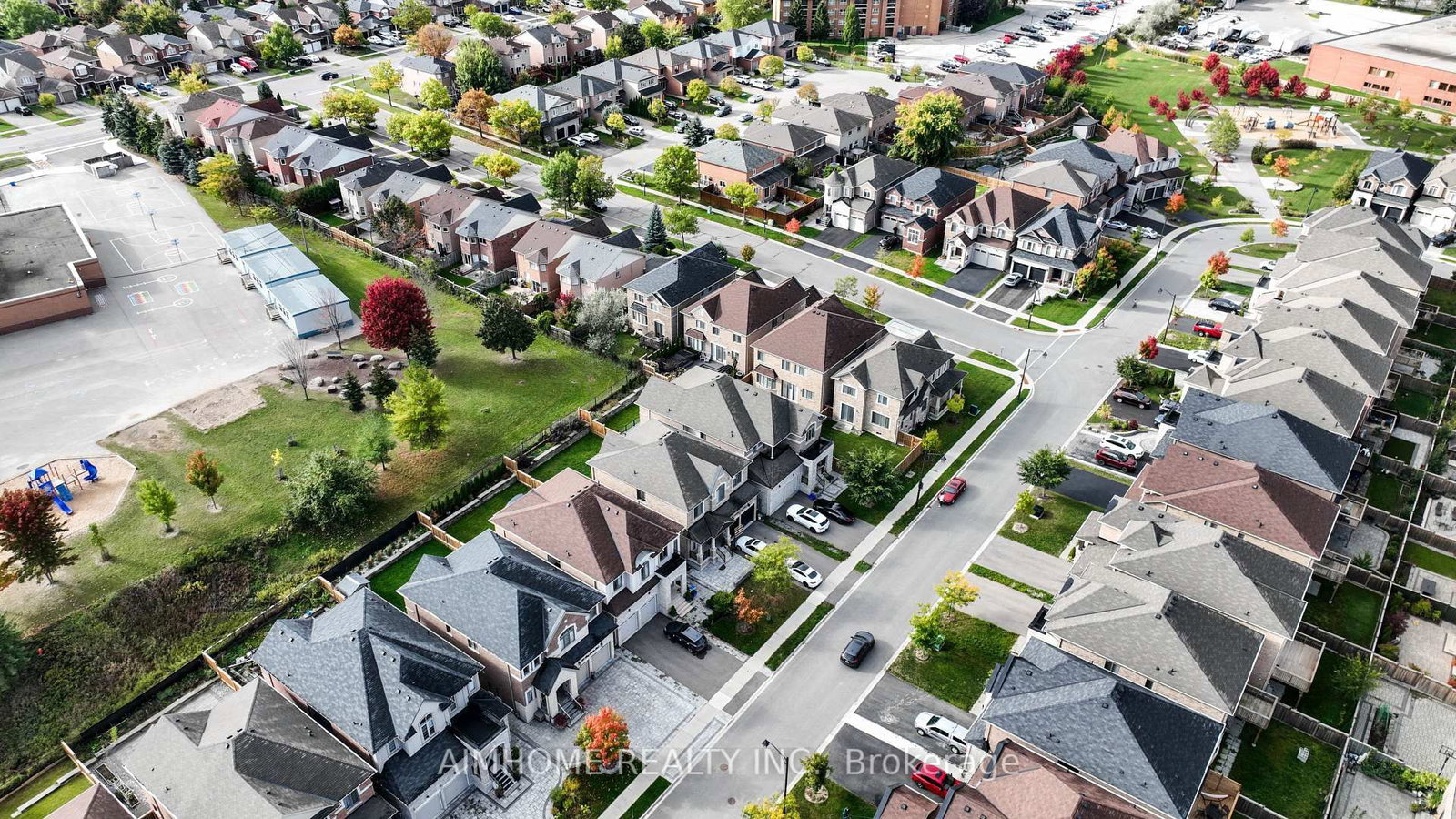 706 Harry Douglas Street • Newmarket, ON photo 4
