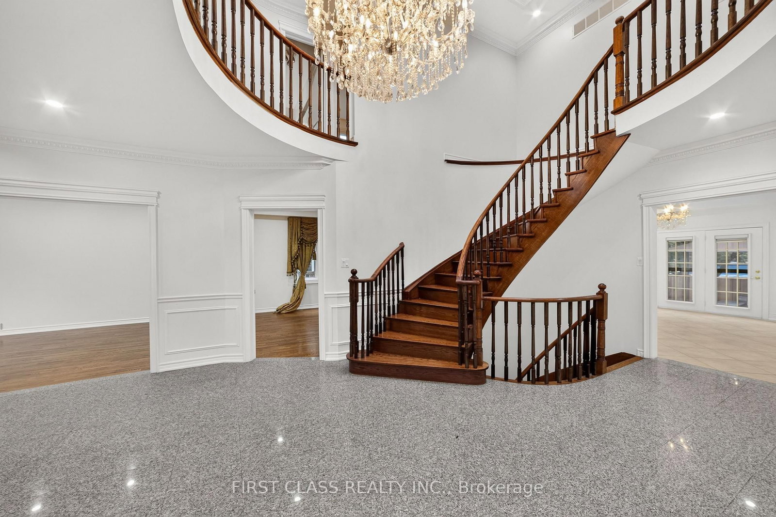 67 Black Walnut Crescent • Richmond Hill, ON photo 3