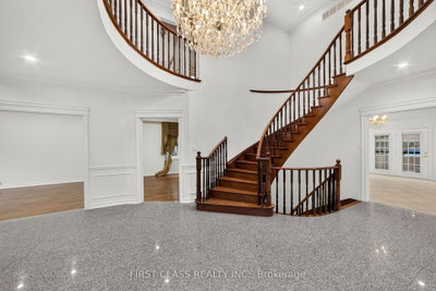 67 Black Walnut Crescent • Richmond Hill, ON photo 3