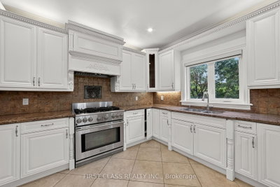 67 Black Walnut Crescent • Richmond Hill, ON photo 8