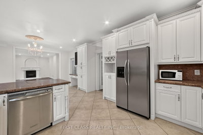67 Black Walnut Crescent • Richmond Hill, ON photo 9