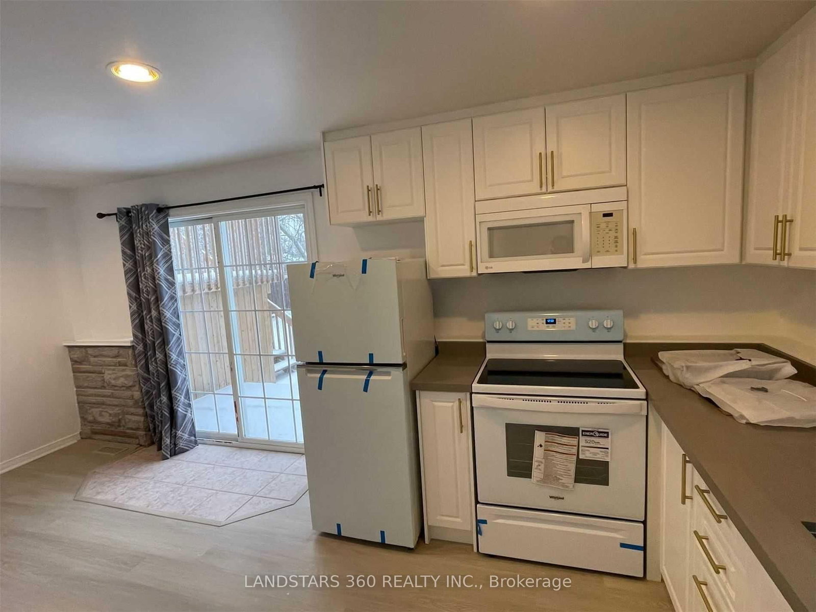 Lower - 204 Bayview Avenue, Georgina 2