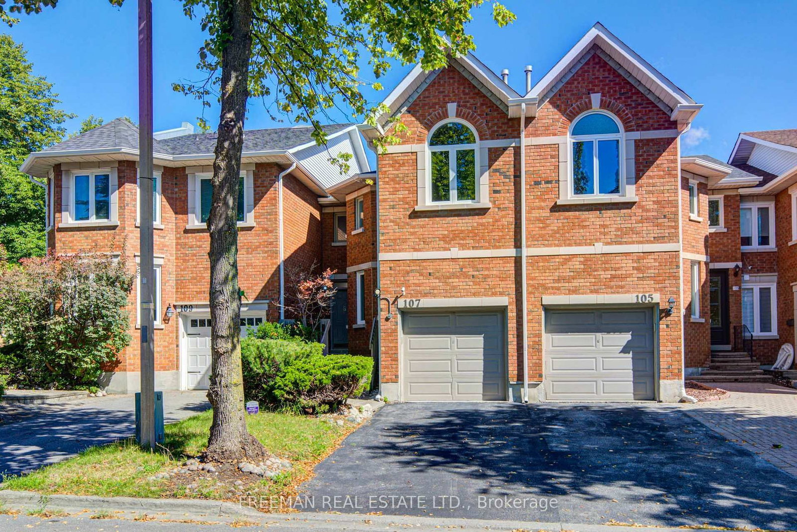 107 Brownstone Circle • Vaughan, ON photo 2