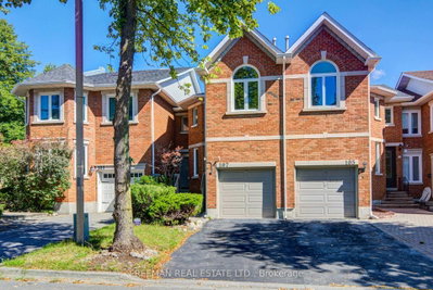 107 Brownstone Circle • Vaughan, ON photo 2
