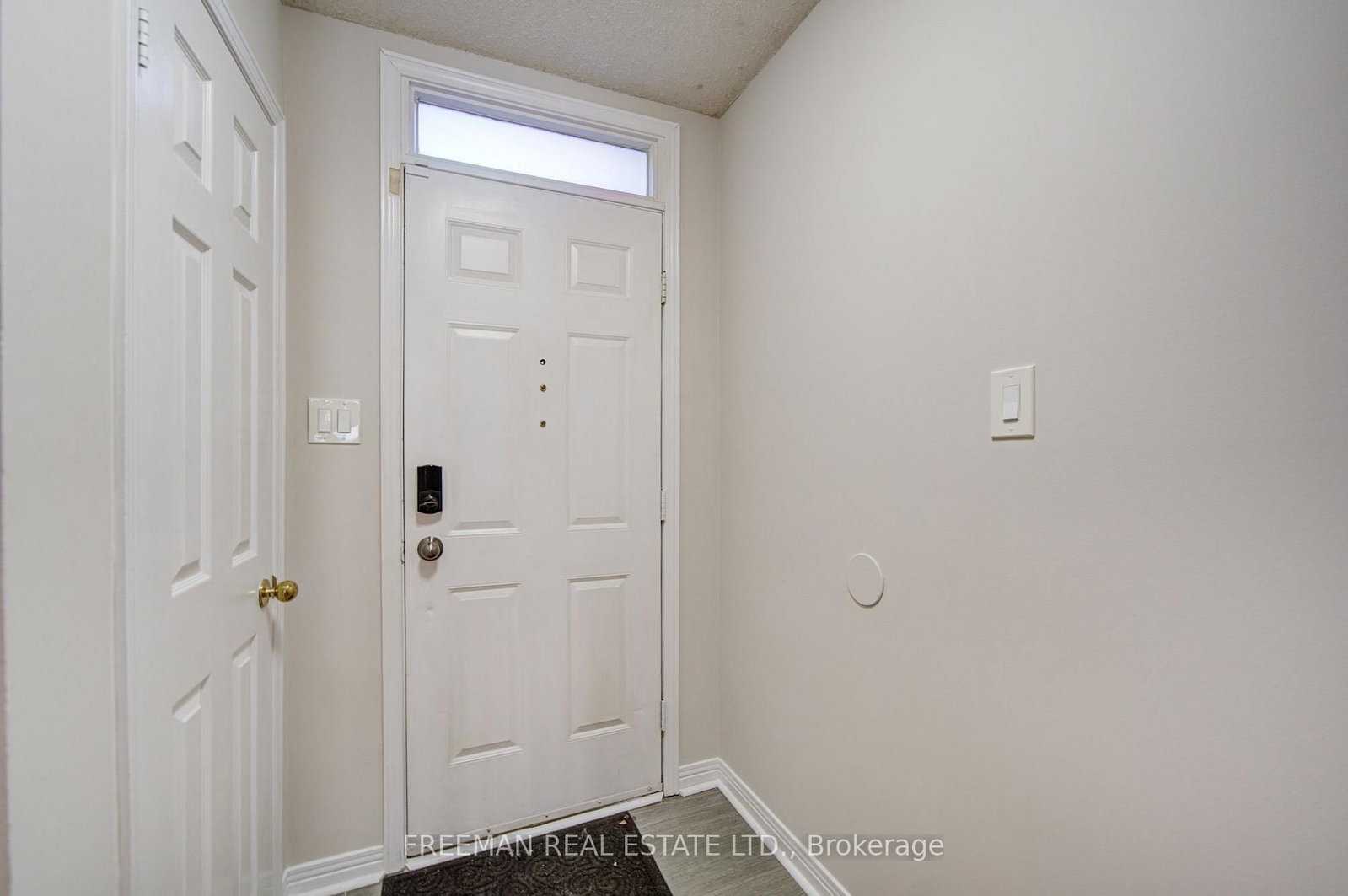 107 Brownstone Circle • Vaughan, ON photo 4