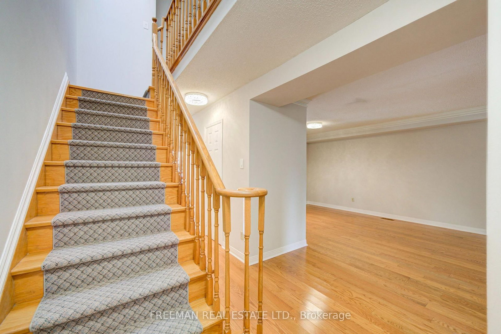 107 Brownstone Circle • Vaughan, ON photo 5
