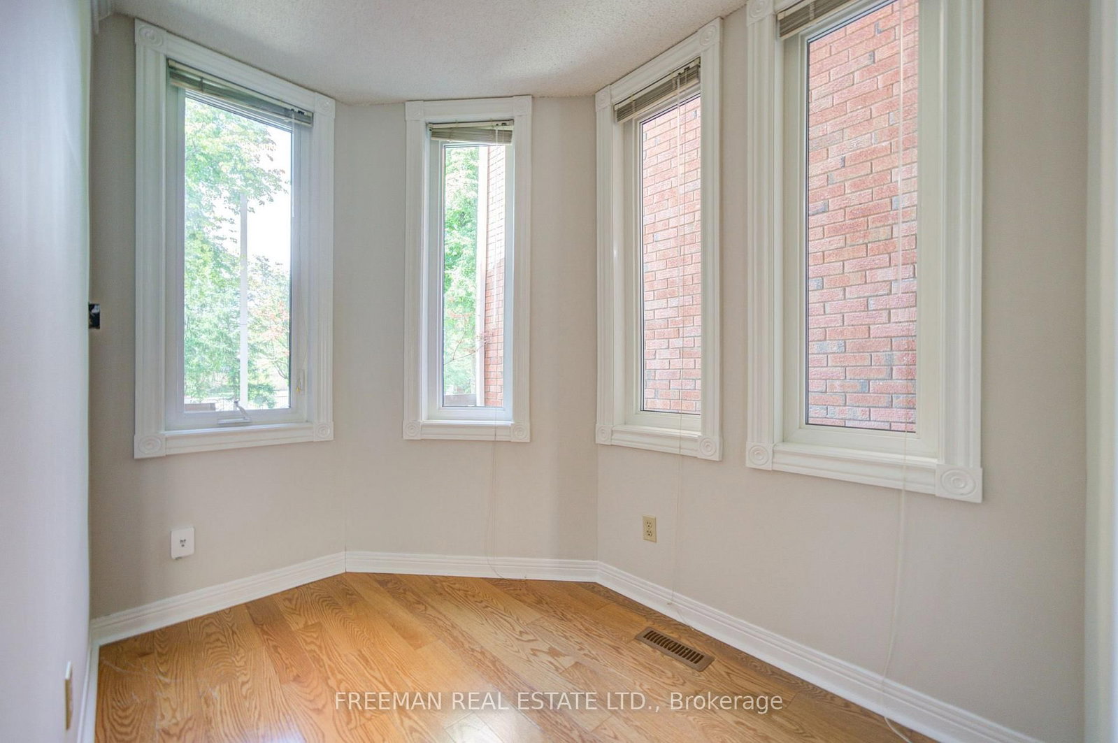 107 Brownstone Circle • Vaughan, ON photo 6