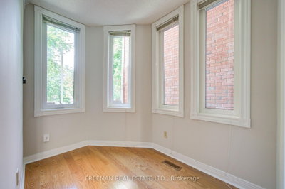 107 Brownstone Circle • Vaughan, ON photo 6