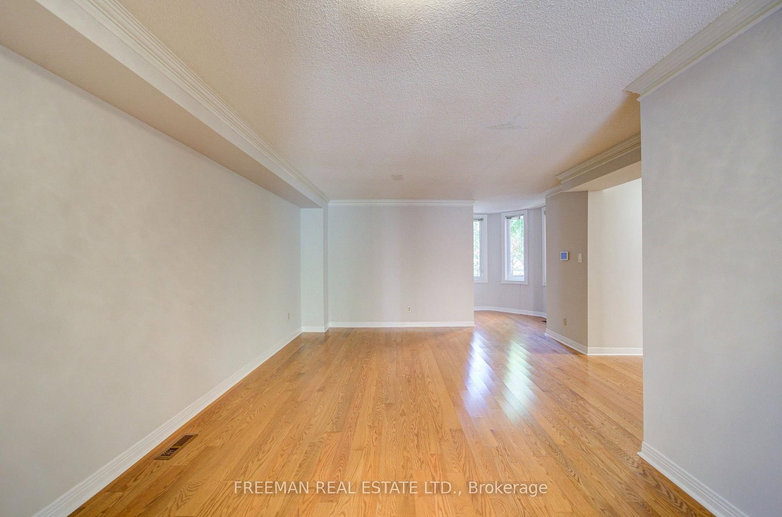 107 Brownstone Circle • Vaughan, ON photo 8
