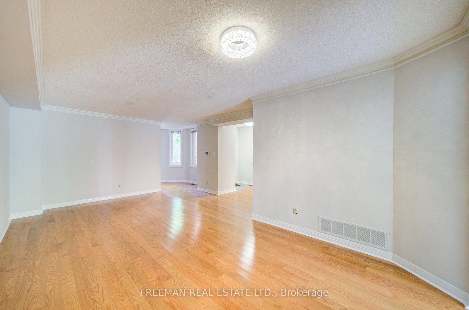107 Brownstone Circle • Vaughan, ON photo 9